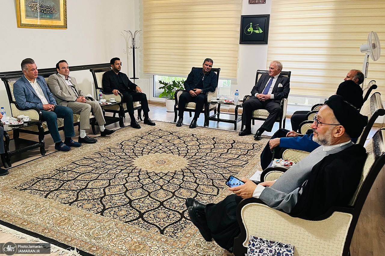 جمعی+از+پیشکسوتان+پرسپولیس+و+تیم+ملی+با+سید+محمد+خاتمی+دیدار+کردند (2)