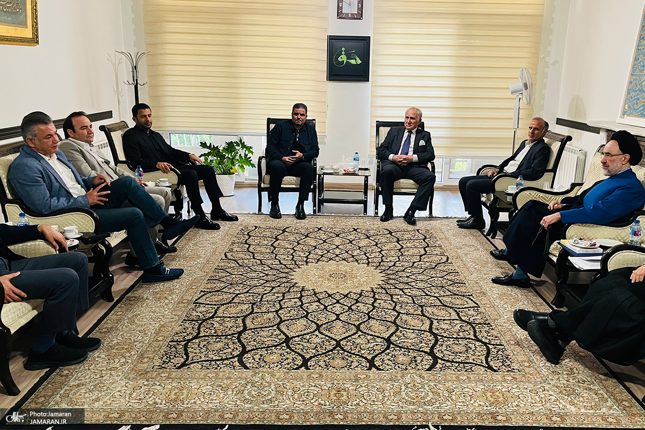 جمعی+از+پیشکسوتان+پرسپولیس+و+تیم+ملی+با+سید+محمد+خاتمی+دیدار+کردند