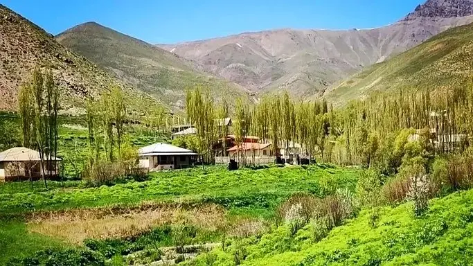 روستا آزادبر