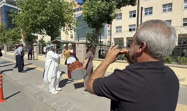 5445