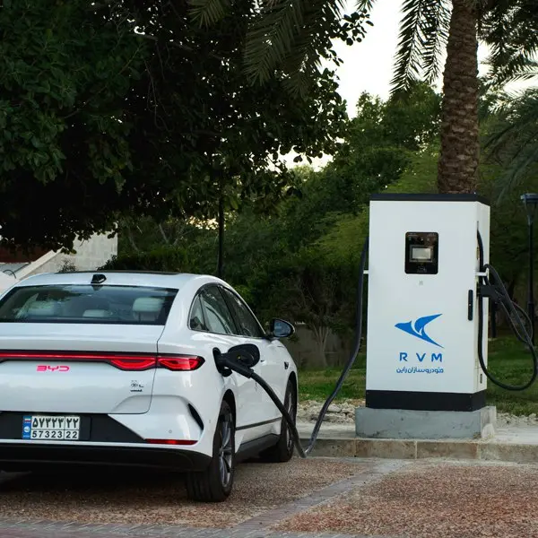 توسعه شبکه تاکسی های برقی توسط راین پاک کیش