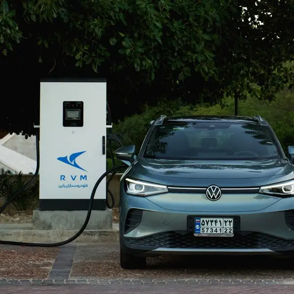 توسعه جایگاه های شارژ خودرو های برقی در کیش توسط خودرو سازان راین