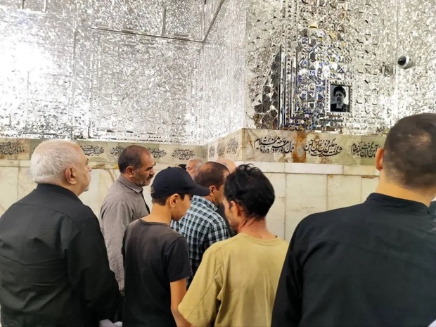حضور+و+قرائت+فاتحه+ظریف+بر+مزار+شهید+رییسی
