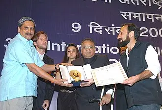 The_Minister_for_Information_&_Broadcasting_and_Culture__Shri_S._Jaipal_Reddy_presenting_the_Golden_Peacock_Award_for_the_best_film_by_an_Asian_Director_to_Mr._Asghar_Farhadi