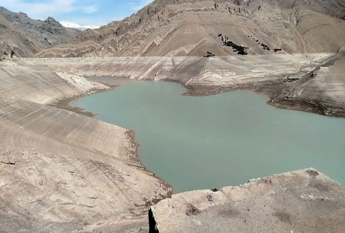 در شرایط فعلی لازم نیست کسی تهران را تخلیه کند، اگر منابع لازم برای زندگی تأمین نشود، طبیعتاً جمعیت خودبه‌خود جابه‌جا می‌شود؛ راه‌حل کوتاه‌مدت مدیریت مصرف و اصلاح رفتارهای آبی مردم است