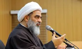 وقتی اسلام در خطر است نباید به آقای اسلحه به دوش گرفته در میدان بگوییم نماز می‌خوانی یا نه؟ چه رسد به مساله حجاب