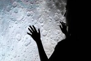 درون ماه چه چیزی نهفته است؟