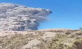 فیلمی ترسناک از لحظاتی قبل از مرگ 3 گردشگر در اثر آتشفشان/ ویدئو
