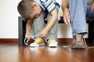 کفش مدرسه مناسب فرزندتان باید چه ویژگی هایی داشته باشد؟