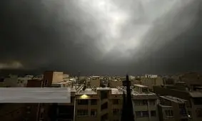 دوده مخازن نفتی از آسمان تهران در حال تخلیه است