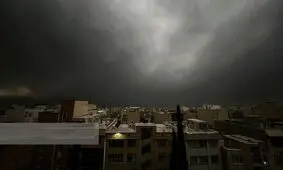 دوده مخازن نفتی از آسمان تهران در حال تخلیه است