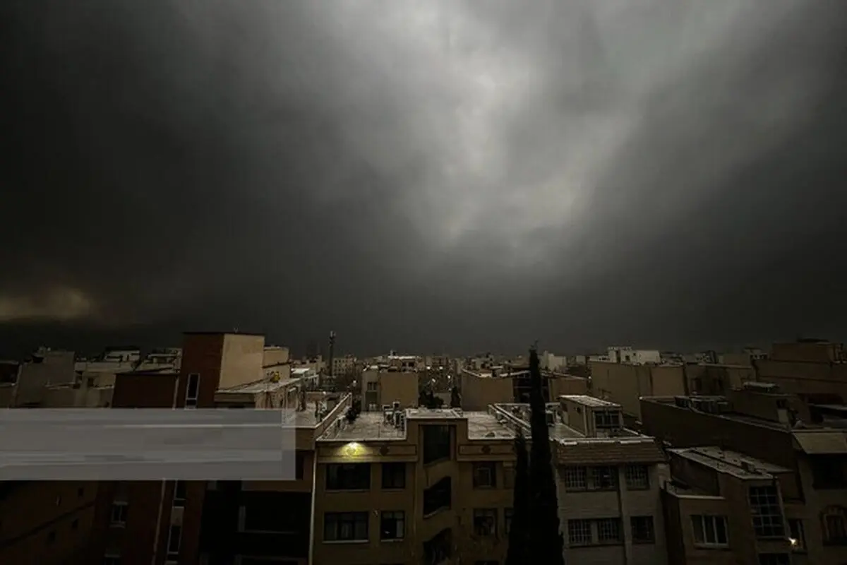 دوده مخازن نفتی از آسمان تهران در حال تخلیه است