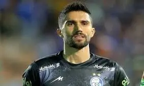 حمله حسینی به مدیران استقلال: برای تمدید ۱۴۰ میلیارد نخواستم