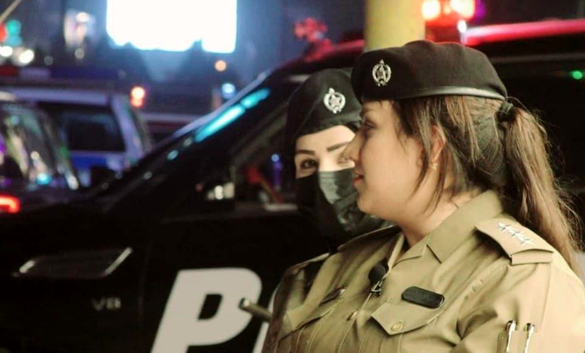 گشت پلیس زن در خیابانهای بغداد مستقر شد/ عکس