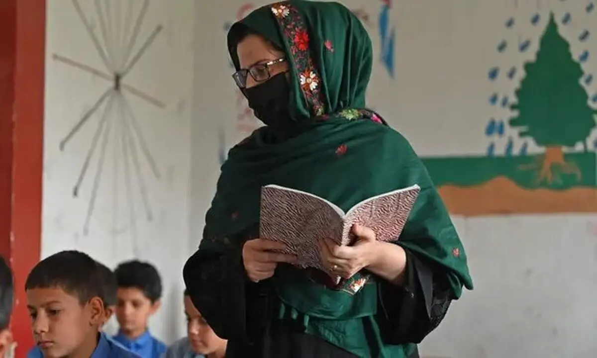 پیام طالبان به کارمندان زن: در خانه بمانید و یک خویشاوند مرد به عنوان جانشین خود معرفی کنید