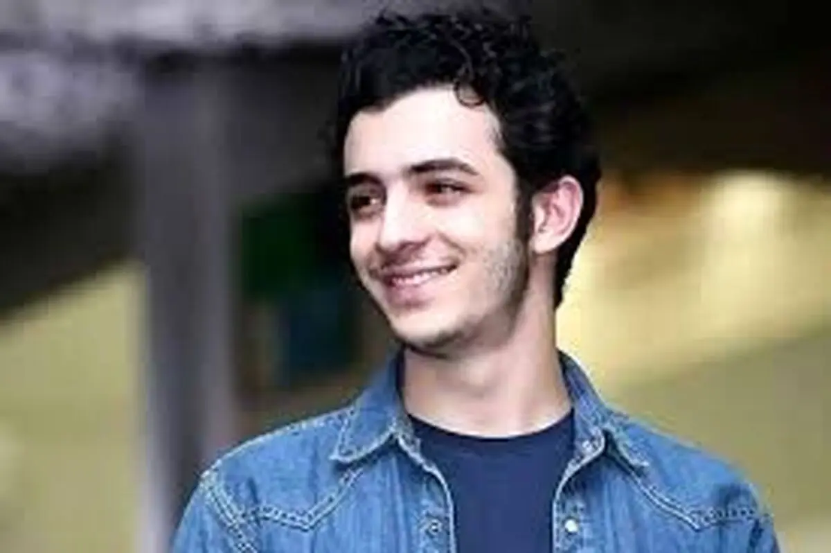 سفر در زمان؛ «علی شادمان» در کودکی و با چفیه به دور سر؛ اواخر دهه 70 