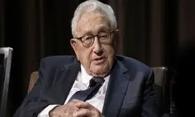 هنری کیسینجر: در آستانه جنگ با روسیه و چین قرار گرفته‌ایم