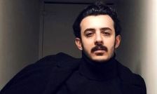 علی شادمان جایزه‌اش را به بازیگر تئاتر زندانی اهدا کرد
