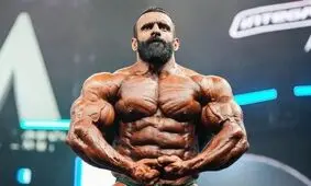 تشکر هادی چوپان از هواداری عجیب یکی از مخاطبانش/ عکس

