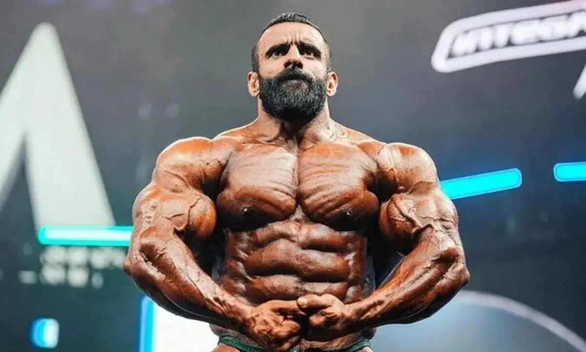 تشکر هادی چوپان از هواداری عجیب یکی از مخاطبانش/ عکس

