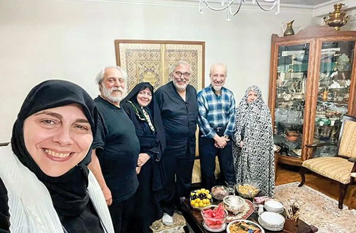  حاشیه نگاری تصویری از گعده خانوادگی امام موسی‌ صدر با حضور دامادشان سیدمحمد خاتمی/ نسبت فامیلی خانواده صدر و خانواده امام خمینی
