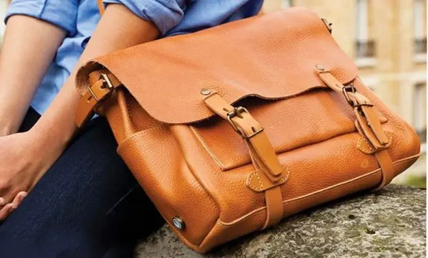 راهنمای جامع استایل با کیف بزرگ و اورسایز برای خانمهای خوش سلیقه