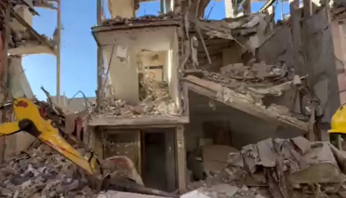 شهادت 4 نفر تاکنون و تخریب دست کم 5 ساختمان در حمله دیشب به شهرستان بهارستان/ ویدئو