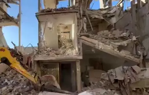 شهادت 4 نفر تاکنون و تخریب دست کم 5 ساختمان در حمله دیشب به شهرستان بهارستان/ ویدئو