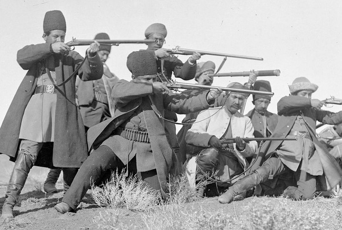 سفر به عصر قاجار؛ از «توپخانۀ مرزی خراسان» تا «مانور نظامی در اصفهان»