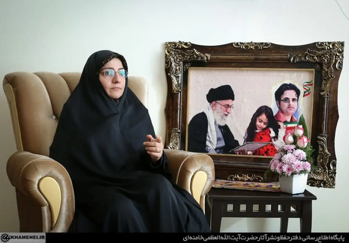 همسر دانشمند شهید رضایی‌نژاد: باورمان نمی‌شود که رهبر انقلاب شهید شدند/ چرا رهبر شهید انقلاب برای آرمیتا رضایی‌نژاد بیشتر از فرزندان شهدای دیگر وقت می‌گذاشتند؟/ ویدئو