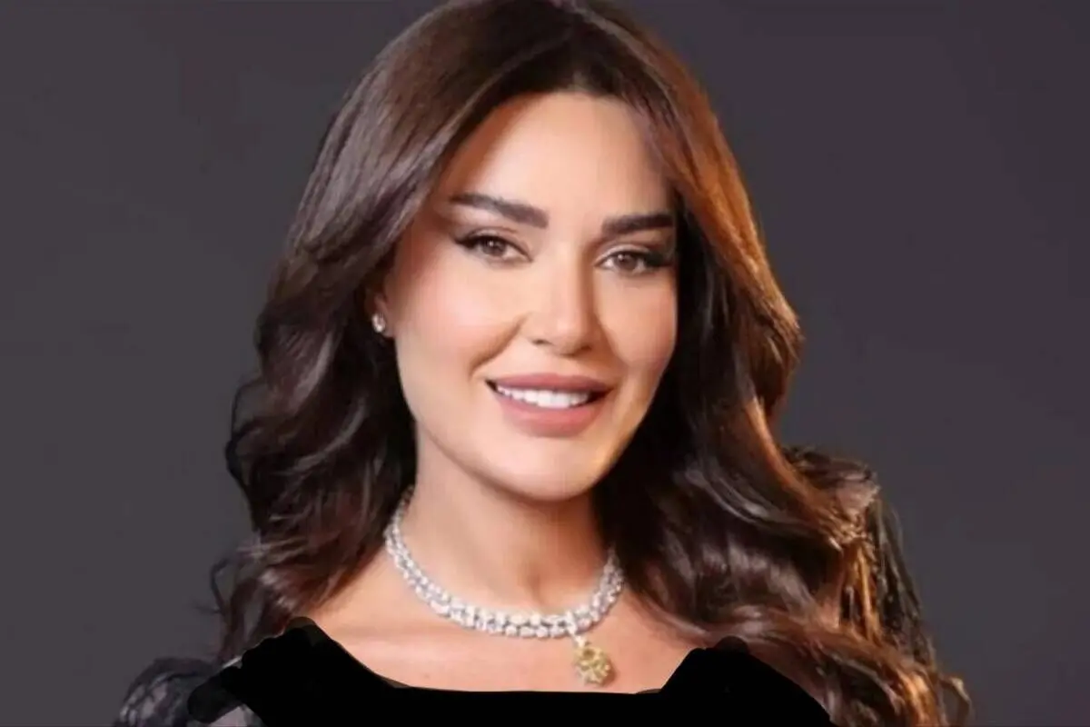 عکسی عاشقانه از زیباترین خواننده زن عرب و همسرش