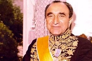 سفر در تاریخ؛ «اسدالله علم» در حال قدم زدن با «محمدرضا پهلوی»؛ دهه 40 