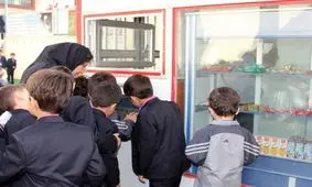 عرضه این خوراکی ها در مدارس ممنوع شد/ ویدئو