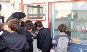 عرضه این خوراکی ها در مدارس ممنوع شد/ ویدئو