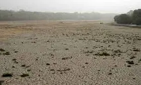 تالاب خشکیده «پریشان» کانون تولید ریزگرد شد/ ویدئو