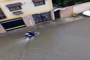 آبگرفتگی گسترده معابر عمومی در بندر انزلی/ ویدئو