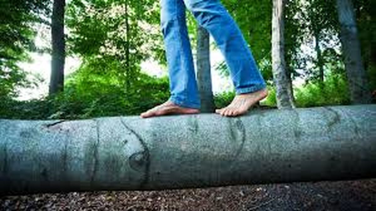 چرا راه رفتن با پای برهنه میتواند برای پاها مفید باشد؟