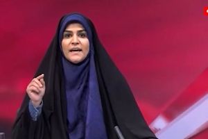 تقدیم سیمرغ بلورین جشنواره فیلم فجر به سحر امامی 