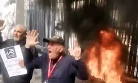 تجمع در مقابل بانک لبنان در اعتراض به عدم امکان برداشت سپرده‌ها

