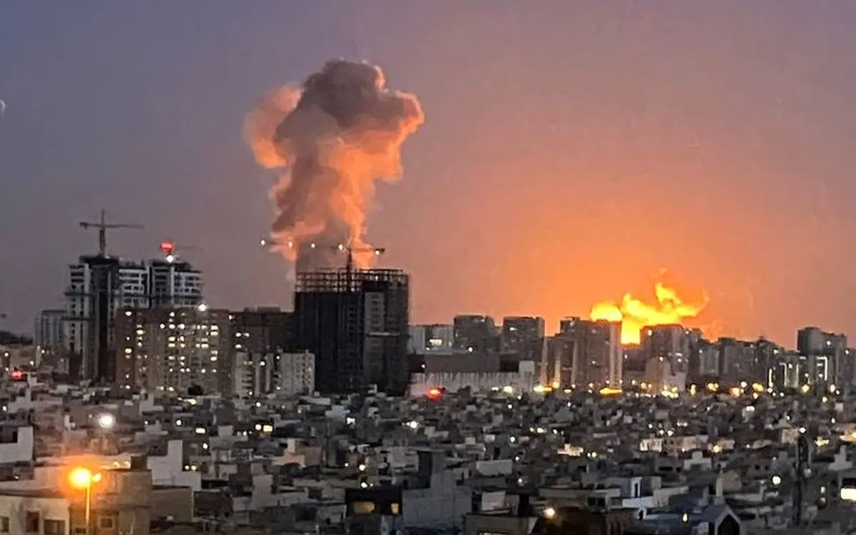 روز هفتم حمله آمریکا و اسرائیل به ایران/ صدای چند انفجار در شرق و غرب تهران/ صدای ممتد جنگنده در آسمان پایتخت/ انفجار در رشت، اصفهان و قم/ حمله به دانشگاه جنگ و ساختمان های اطراف آن در تهران/ شنیده شدن صدای انفجار در اطراف شهرستان نطنز