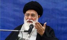 بازگوکنندگان حرف‌های دشمن باید تعقیب قضایی شوند