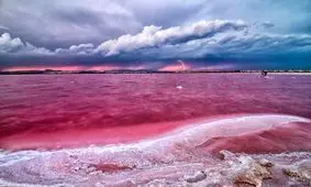 دریاچه صورتی ایران حال خوشی ندارد