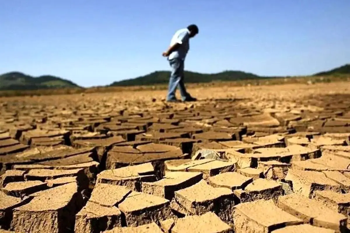 احمدی‌نژاد نتوانست یک وزارتخانه منتقل کند چه برسد تخلیه تهران/ خشک کردن دریاچه پریشان برای دلمه بادمجان تهرانی‌ها/ راه حل بی‌آبی از زبان اسماعیل کهرم