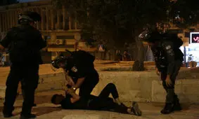 یورش مسلحانه نیروهای صهیونیستی به فلسطینیان/ ۳ جوان زخمی شدند