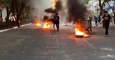 8 پیشنهاد استاد علوم سیاسی برای اصلاح کشور/ از مردم عذرخواهی کنید/ دستگاه قضایی به پرونده بازداشتی ها رنگ "محاربه" ندهد/ کسانی که پدید‌آورنده یک مشکل هستند، نمی‌توانند عامل حل آن مشکل باشند/ در نیروی انسانی ملی-مدیریتی  تجدید‌نظر صورت گیرد