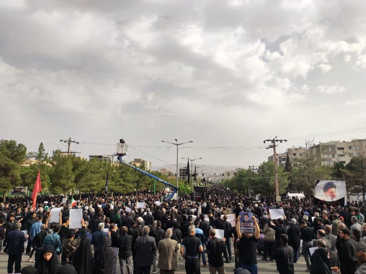 مراسم تشییع رئیس جمهور فقید در بیرجند برگزار شد/ خیل جمعیت در مسیرها قبل از آغاز مراسم