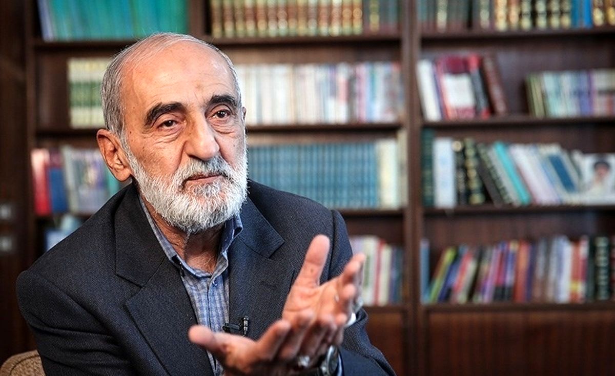شریعتمداری: مذاکره شتر مجنون است، به کوی لیلی نمیرود