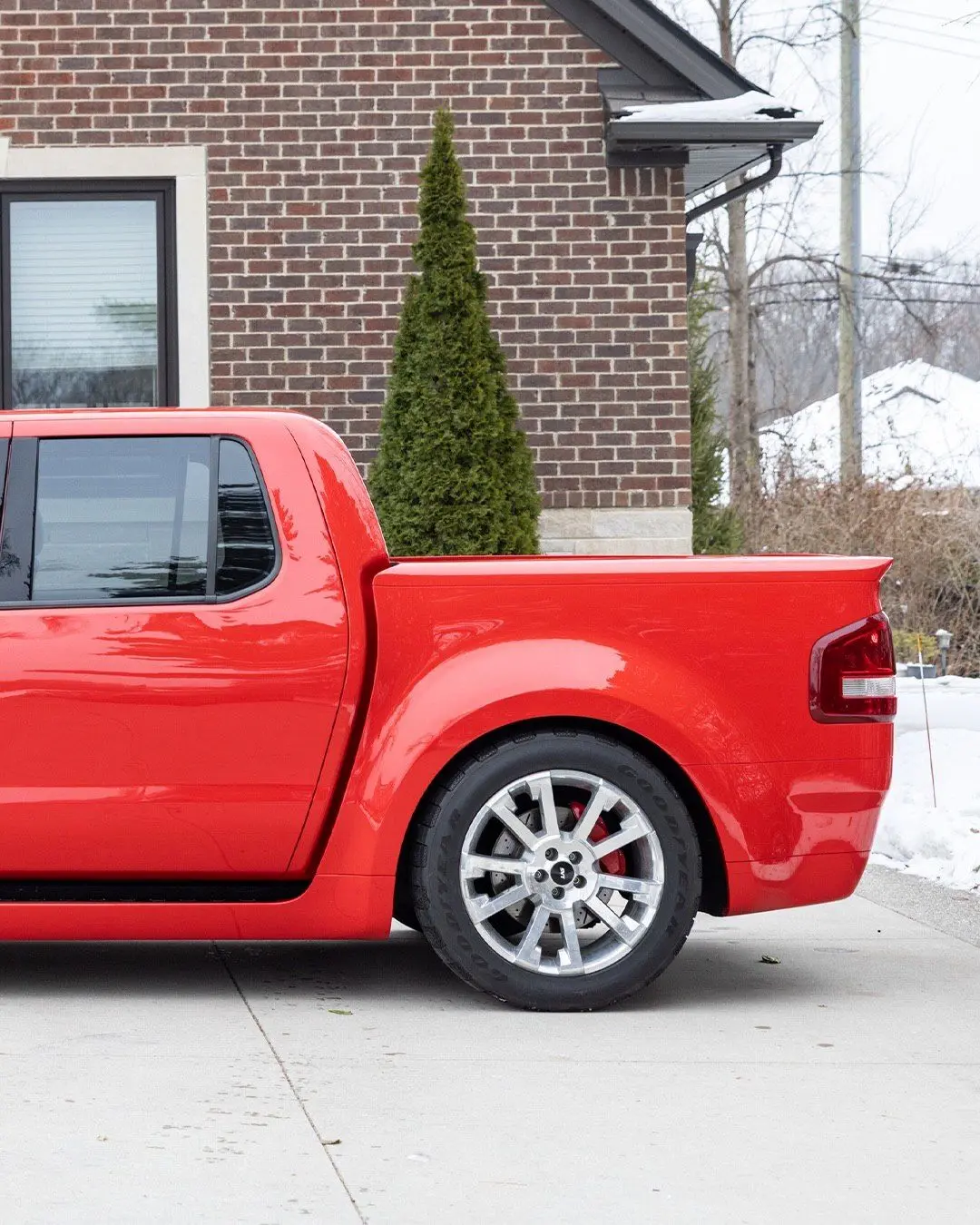 نمای بدنه و طراحی خارجی خودروی مفهومی Ford SVT Adrenalin با پیشرانه V8 و نشان اختصاصی بخش SVT فورد.