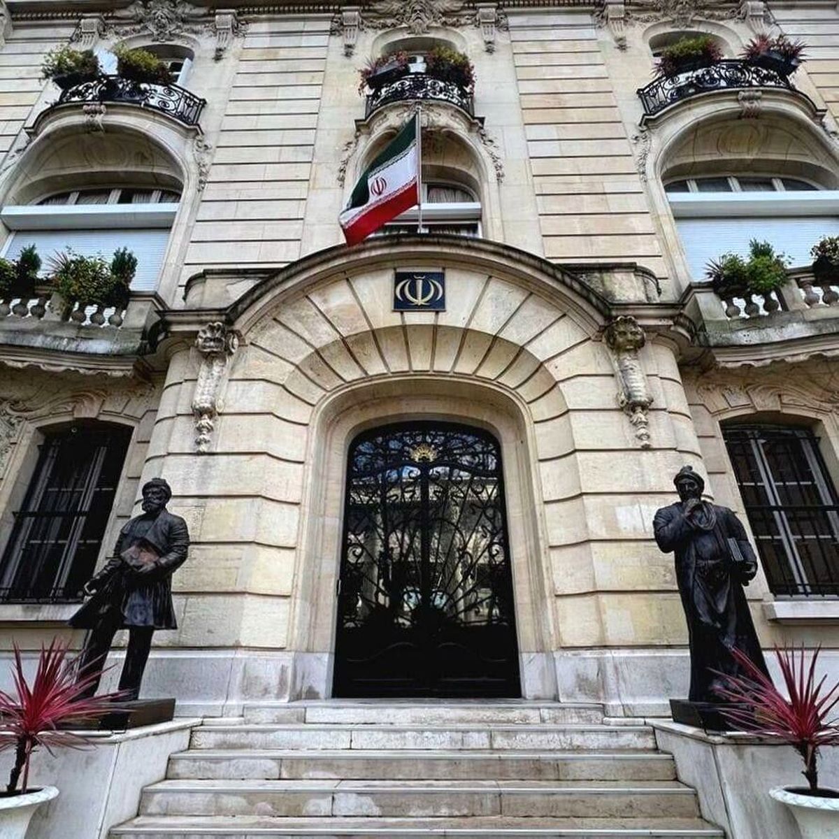 سفارت ایران در پاریس: خللی در روند فعالیت‌های کنسولگری وارد نشده و اوضاع تحت کنترل است