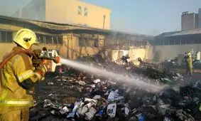 حریق در بارانداز بزرگ خیابان شوش تهران/ ویدئو